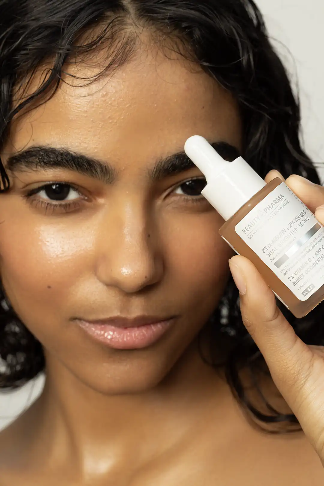 2% ALPHA-ARBUTIN + 2% VITAMIN C DUAL BRIGHTEN SERUM